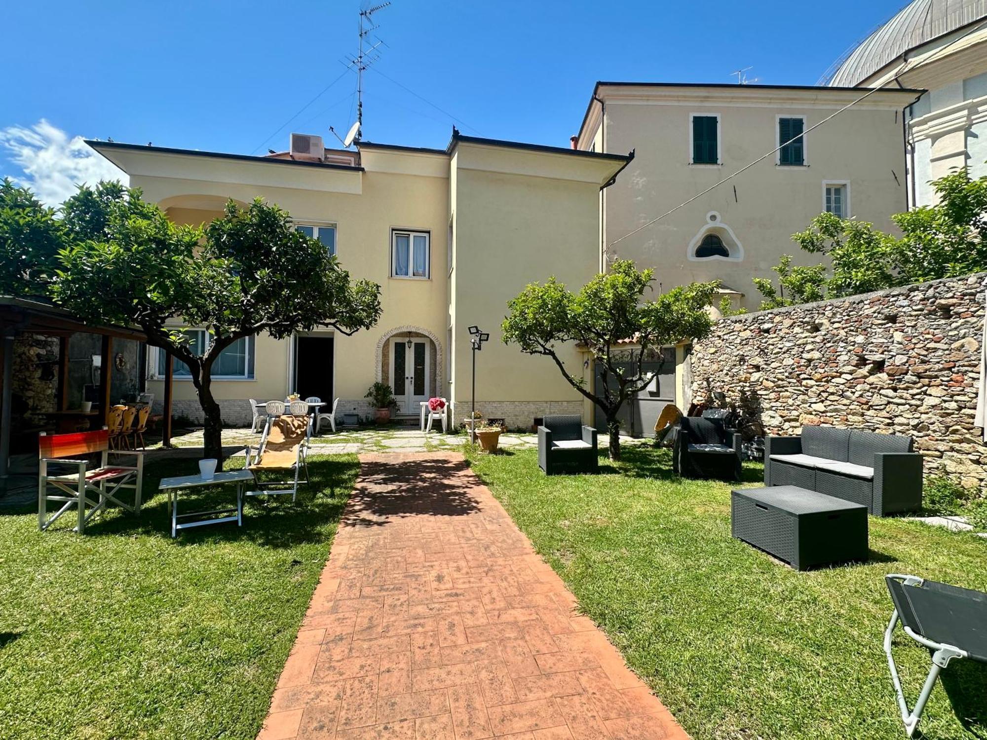 Villa Marcellina Лоано Екстериор снимка